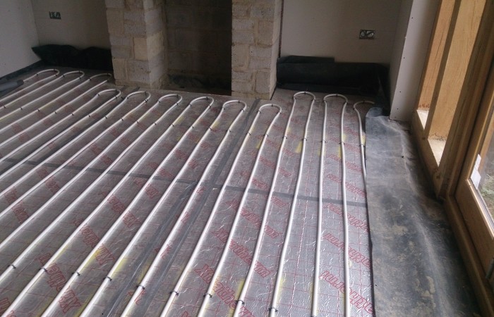 Heat pump, fireplace and underfloor heating