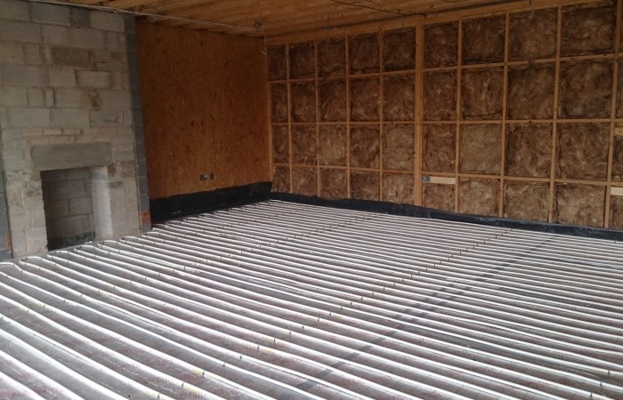 Heat pump, fireplace and underfloor heating